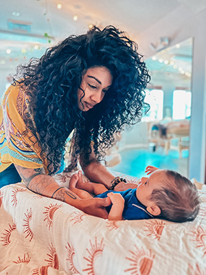 Chiropractor Orlando FL Scherina Alli With Baby