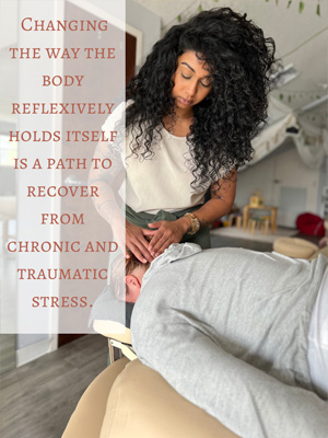 Chiropractor Orlando FL Scherina Alli Adjusting Neck Chiropractor Orlando FL Scherina Alli Adjusting Neck